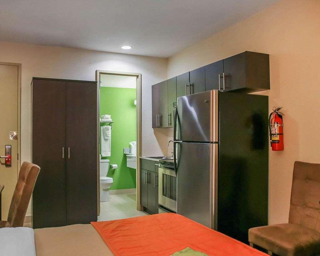 Econo Lodge Winnipeg